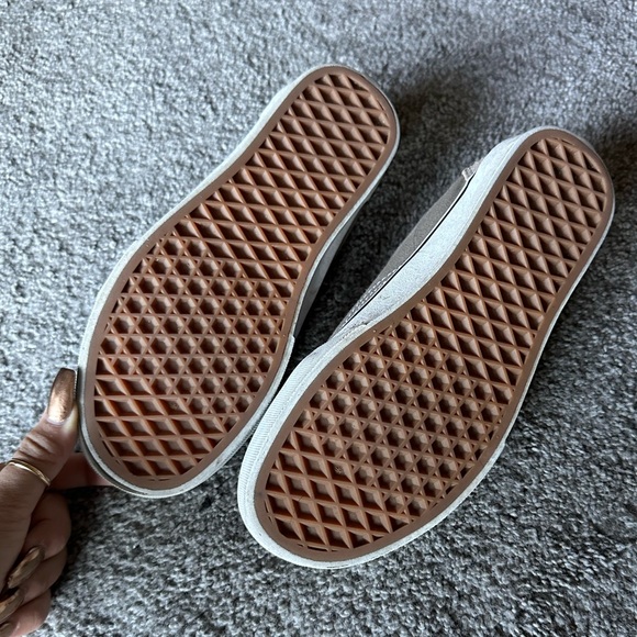 Vans - Picture 4 of 4